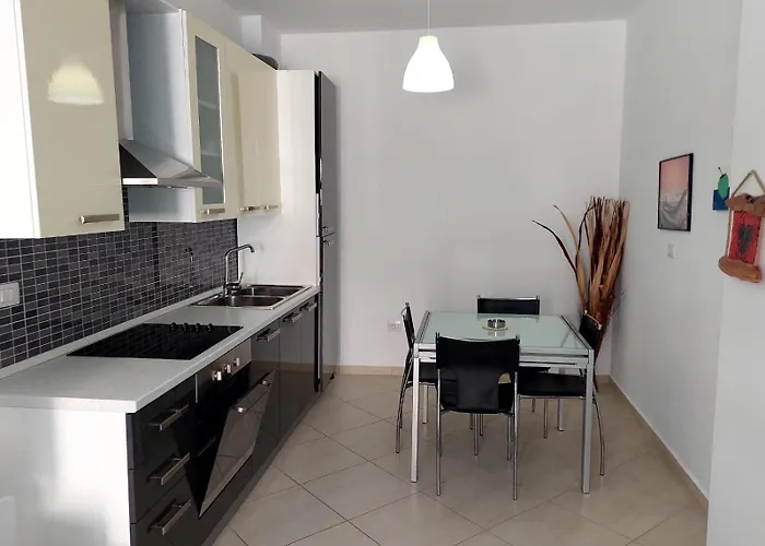 Victoria By The Sea Apartment *