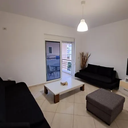 Victoria By The Sea * Saranda